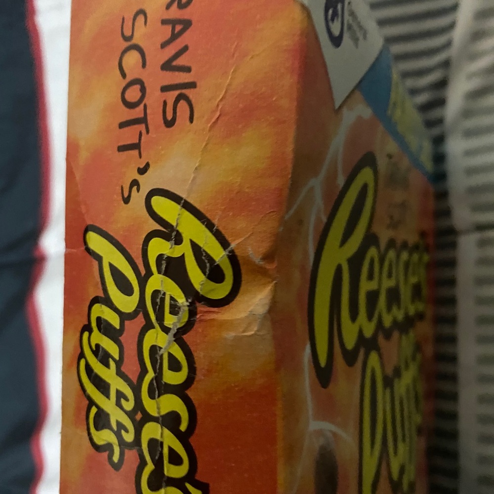 Travis Scott Reese’s puffs - Picture 2 of 4